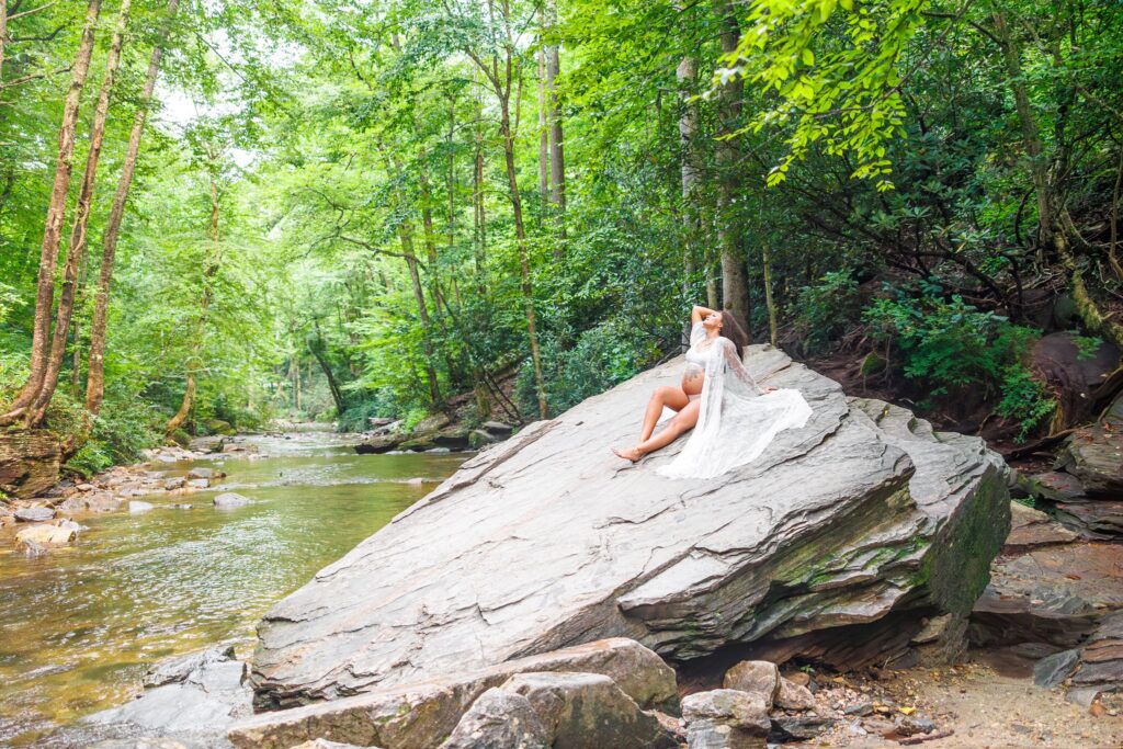 waterfall maternity session at Looking Glass Falls