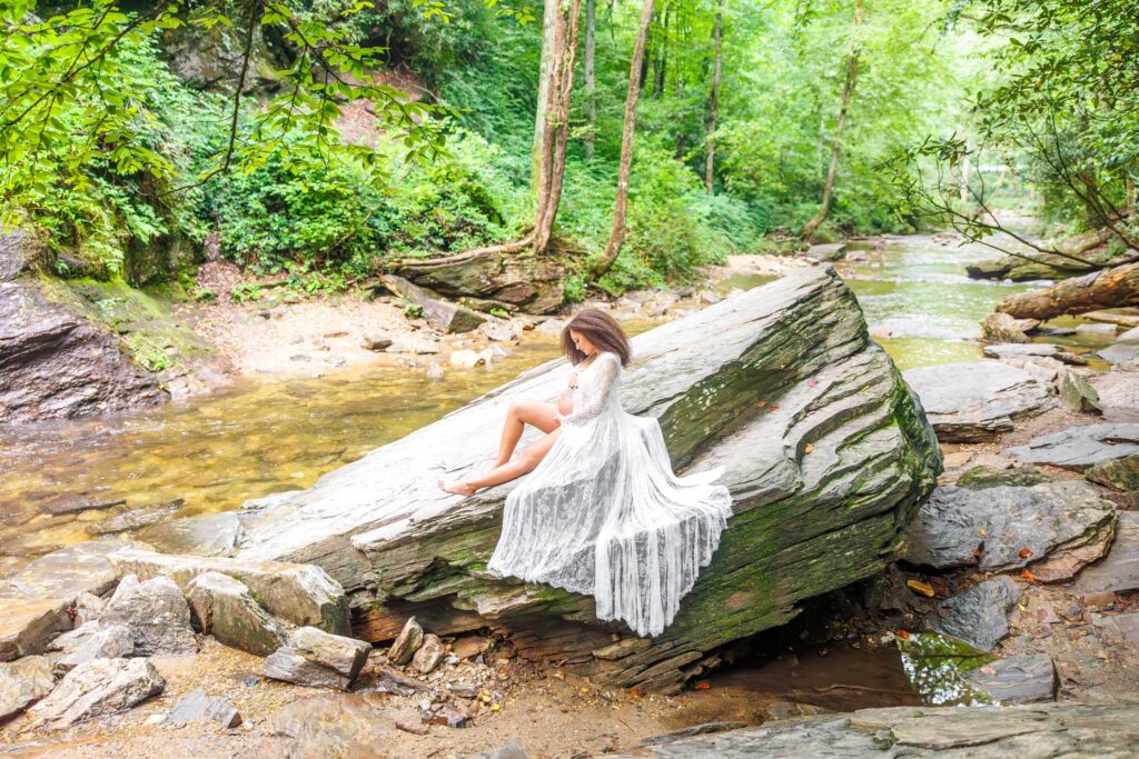 waterfall maternity session at Looking Glass Falls