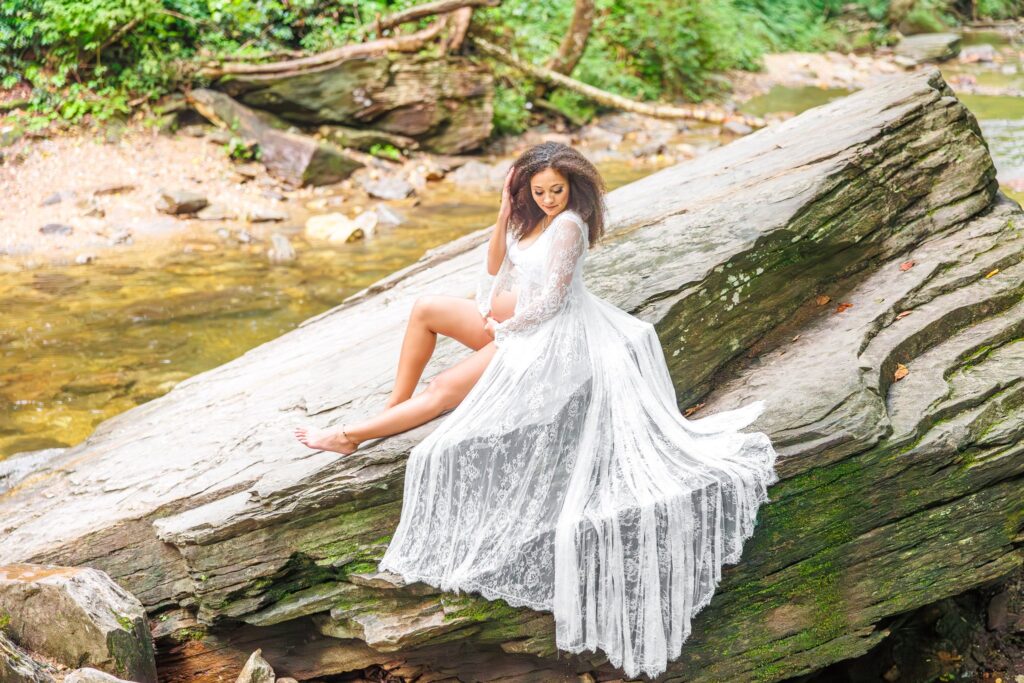 waterfall maternity session at Looking Glass Falls