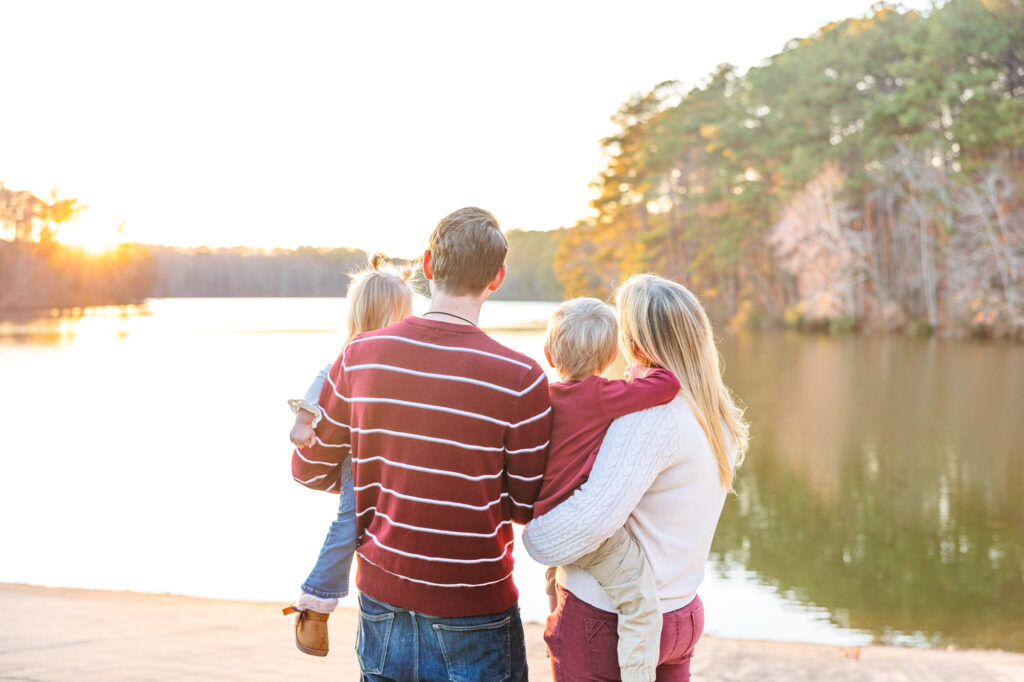 fall family session at lake johnson