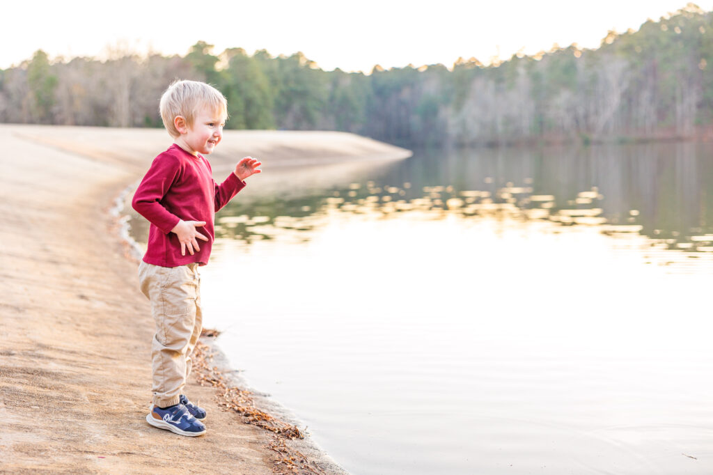 fall family session at lake johnson
