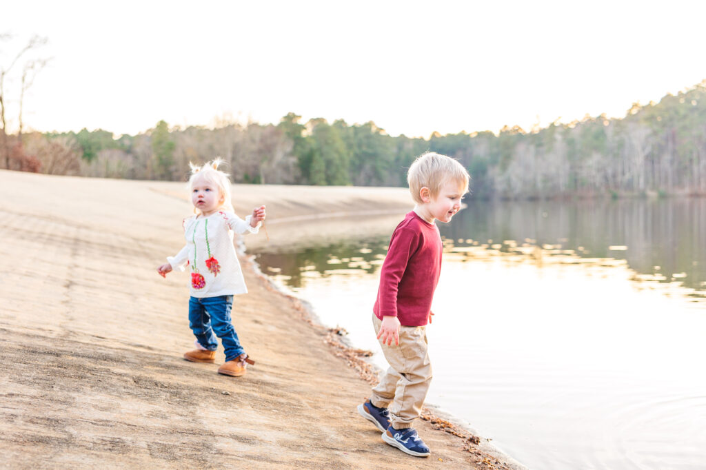 fall family session at lake johnson