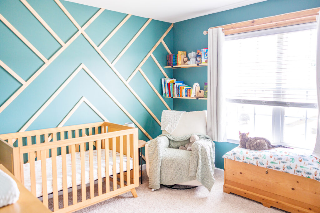 Celebrate the sweetness of those first days at home with an in-home newborn photography session featuring the Sisco family.