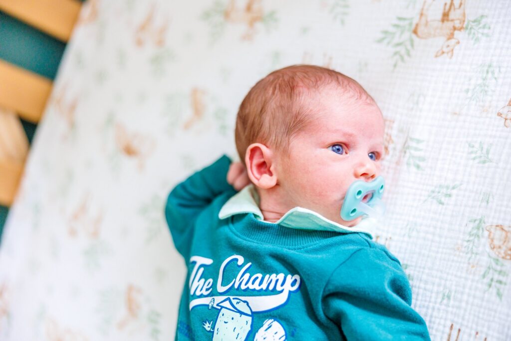 Celebrate the sweetness of those first days at home with an in-home lifestyle newborn photography session featuring the Sisco family.